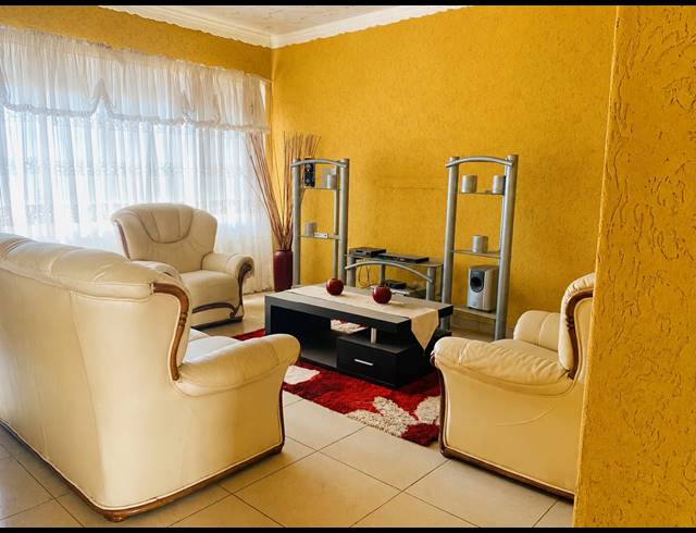 2 BEDROOM FLAT FOR SALE IN VANDERBIJLPARK CW 6